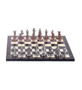 Orta Boy Metal İngiliz Satranç Takımı Antik ve Ceviz Desenli MDF Ahşap Satranç Tahtası (37x37 cm.)