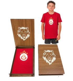 Galatasaray Orijinal 5 Yıldız Kırmızı Çocuk Forma T-Shirt Aslan Ahşap Kutu Hediyeli