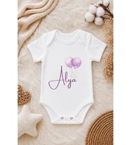 Kız Bebek Kişiye Özel İsimli Zıbın – Mor Balon ve Çiçek Temalı Kısa Kollu Bebek Body