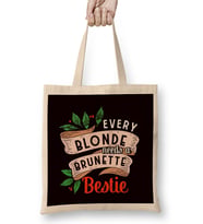 Every Blonde Needs Brunette Bestie Brown Hair Blondie Bez Çanta Uzun Saplı