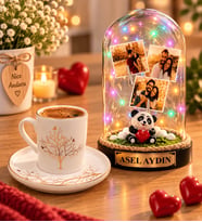 Kişiye Özel 3 Fotoğraflı Yazılı Renkli LED Işıklı Pandalı Fanus ve Hayat Ağacı Kahve Fincanı
