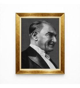 Tablore Gülen Atatürk Portre Tablo - Klasik Fraklı Atatürk Resmi - Altın Varaklı Çerçeveli Duvar Dekoru