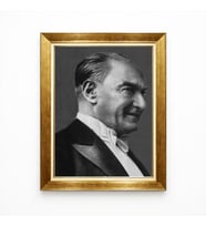 Tablore Gülen Atatürk Portre Tablo - Klasik Fraklı Atatürk Resmi - Altın Varaklı Çerçeveli Duvar Dekoru
