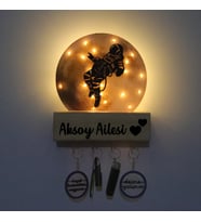 Lucenda Led Işıklı Pleksi Dolunay Kişiselleştirilebilir Dekoratif Biblo Space Astronot Anahtar Askılığı (Sarı)