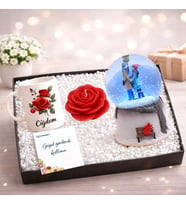 Kişiye Özel Gül Temalı İsimli Kupa Bardak & Işıklı Müzikli  Kar Küresi & Gül Mum Hediye Kutusu