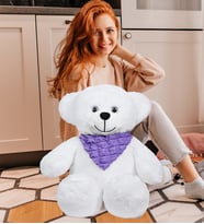 65 cm Fularlı Beyaz Peluş Ayıcık – En Sevimli Hediye Seçeneği (Lila)