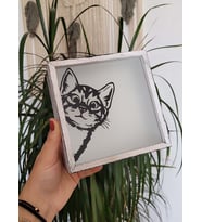 Ahşap Hazneli Beyaz Renkli Dikkat Kedi Çıkabilir Konseptli Kumbara