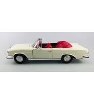 Maisto 1967 Mercedes 280 SE 1:18 beyaz Model Araba