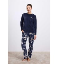 UzunKollu Kadife T-Shirt ve Çiçek Desenli Pantolon Pijama Takımı (Karışık)
