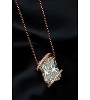 Sky Diamond taşlı gümüş rose kolye