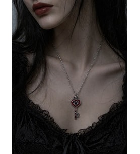 Gotik Kalp Anahtar Kolye Kırmızı Taşlı Metal Zincir Unisex Aksesuar