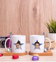 Kişiye Özel Mavi Yıldız Kafa Fotoğraflı İkili Ahşap Altlıklı Beyaz Kupa