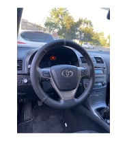 DİKİŞLİ DERİ DİREKSİYON KILIFI DAMARLI NOKTALI GRİ YÜZÜK GRİ DİKİŞ TOYOTA AVENSİS İCİN HIZLI KARGO