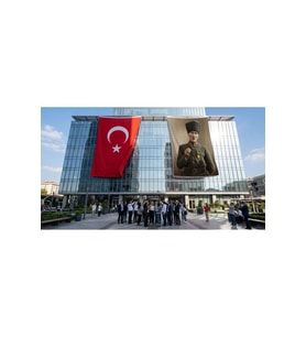 Askeri Üniformalı Mustafa K. Atatürk Bayrak ve Türk Bayrağı Premium Raşel Kumaş 2'li Set 10x15 metre ATA84
