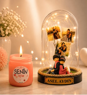 Kişiye Özel Yazılı 3 Fotoğraflı LED Işıklı Fanus(sırt sırta biblolu) ve Cam Kokulu Mum Hediye Seti