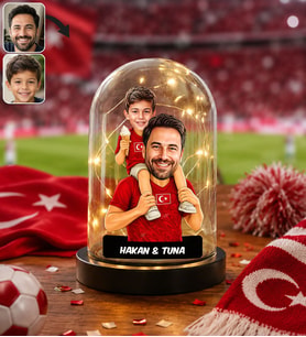 BK Gift Kişiye Özel Türkiye Milli Takım 2026 Dünya Kupası Baba&Oğul Karikatürlü Led Işıklı Cam Fanus Biblo-1 Tek Yürek Milli Takım Ruhu