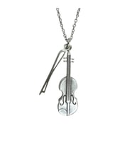 Keman ve Keman Yayı Temalı Kolye – Unisex - Müzik Aksesuarı 60 cm Zincir (Gümüş)