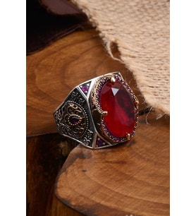 Garnet Taşlı Yanı Işlemeli 925 Ayar Erkek Gümüş Yüzük