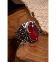 Garnet Taşlı Yanı Işlemeli 925 Ayar Erkek Gümüş Yüzük
