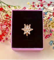 925 Ayar Gümüş Rose Kaplama Pembe Taşlı Lotus Kadın Yüzük