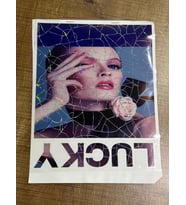 24X19 CM ÜTÜ İLE YAPIŞAN LUCKY YAZILI TRANSFER BASKI TİŞÖRT ARMA