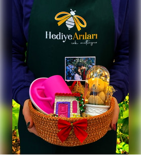 Fotoğraflı Hediye Sepeti  Pembe Kahve Fincanı & Magnet & Işıklı Peluş Ayıcıklı Fanus