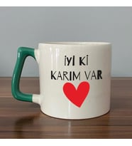 İyi Ki Karım Var Baskılı Yeşil Kulplu D Sevgililer Günü Kupası