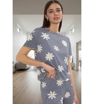 Kadın Yazlık Kısa Kollu Çiçekli Şortlu Pijama Takımı Viskoz Örme Rahat Ev Giyim Günlük Kullanım İçin (Lacivert)