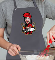 BK Gift Kişiye Özel Kadın Chef Karikatürlü Profesyonel Antrasit Mutfak Önlüğü, Aşçı Önlüğü, Şef Önlüğü, Arkadaşa Hediye-5