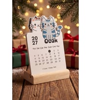 Ahşap Standlı Özel Kesim Sevimli Kediler Tasarımlı 2027 Masaüstü Takvimi (8,5x12 cm) - Yeni Yıl Hediyesi