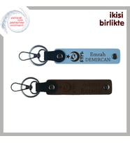 Ayyıldızın Gücüyle Tasarlanan – Kişisel İsimli 2’li Deri Anahtarlık Takımı Hediye, Gök Mavi-Kahve