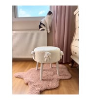 Mini beyaz peluş ayıcıklı puf