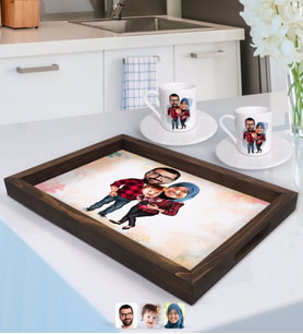 BK Gift Kişiye Özel Tesettürlü Aile Karikatürlü Doğal Ahşap Tepsi ve 2’li Kahve Fincan Seti-2