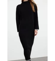 Moda Stil Relaxed Bisiklet Yaka Maxi Boy Tesettür Dikiş Detaylı Uzun Triko Elbise (Siyah)