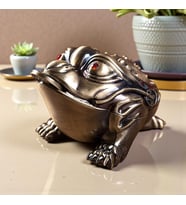 Lüks Feng Shui Şans Paralı Metal Kurbağa Biblo Rüzgar Geçirmez Küllük Çok Fonksiyonlu Dekoratif Obje (Gold)