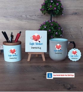 Sağlık Teknikeri Dekoratif Taş, Kalemlik, Sihirli Oval Kupa Bardak, Ahşap Anahtarlık HediyeTıp Bayramı Hediyesi (Model 1)