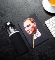 Kişiye Özel Gold Detaylı Roller Kalem & Mustafa Kemal Atatürk Resimli Defter & Özel Kılıflı 500Ml Cam Matara Hediye Seti
