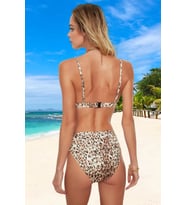 Modern Üçgen Bikini Takımı Esnek Kumaş Şık Detaylı Ergonomik Kesim Özel Tasarım Premium Kalite