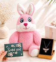 Sevimli Pembe Peluş Tavşan ve Zümrüdü Anka Kuşu Kadın Kolye Hediye Seti – Sevgiliye Arkadaşa Hediye (D1)
