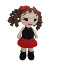 Kırmızı Siyah Öğrenci Kız Bebek Amigurumi Organik Anahtarlık Oyuncak