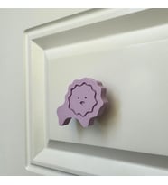 Pomerol Mor Aslan Dolap Kulpu - Çocuk Odası, Mutfak ve Banyo İçin Sevimli ve Dayanıklı Mobilya Kulp, KulpD