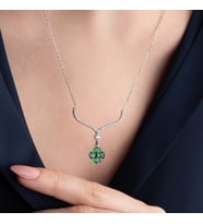 Vaoov 925 Ayar Gümüş Yeşil Taşlı Sallantılı Yonca Kolye