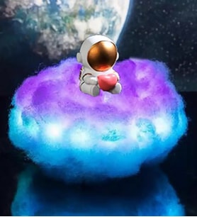 Bulut Üzerindeki Dekoratif Astronot Işık