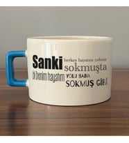 Sanki Herkes Hayatını Yoluna Sokmuşta Baskılı Mavi Kulplu C Fincan