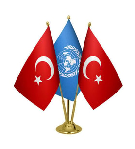 Masa Üstü Birleşmiş Milletler Bayrağı Türk Bayrağı Üçlü Pirinç Direk Masa Bayrak Seti