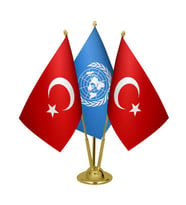 Masa Üstü Birleşmiş Milletler Bayrağı Türk Bayrağı Üçlü Pirinç Direk Masa Bayrak Seti