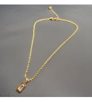 Her Tarza Uygun: Altın Baget Model  316L Antialerjik Şık Çelik Kadın Kolye (Gold)