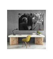 Atatürk ve Halk Temalı Siyah Beyaz Cam Tablo Modeli Yatay Duvar Tablosu