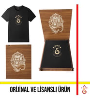 Galatasaray Lisanslı 2025 Logolu Şampiyonluk Siyah T-Shirt Aslan Ahşap Kutulu