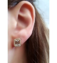 Skydiamond taşlı gümüş üzerine altın kaplama tek taş dikdörtgen küpe